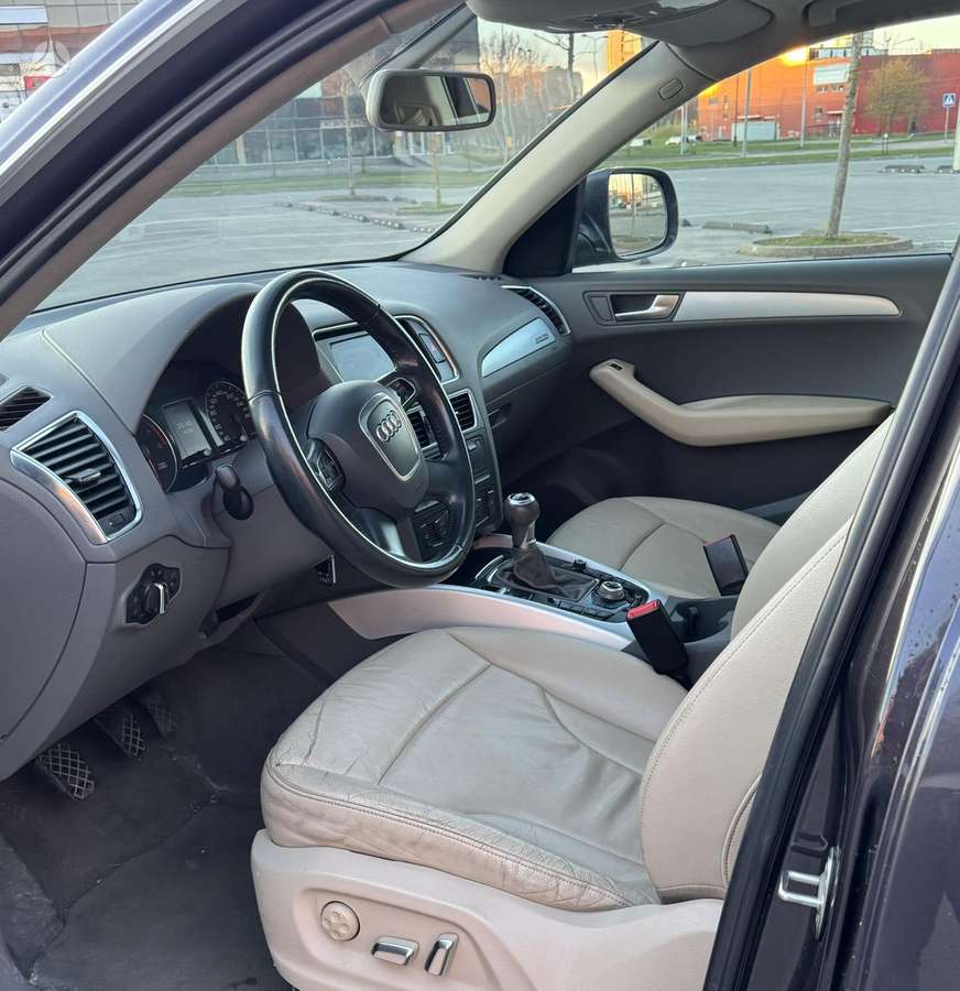 Audi Q5, 2.0 l., off-road / crossover