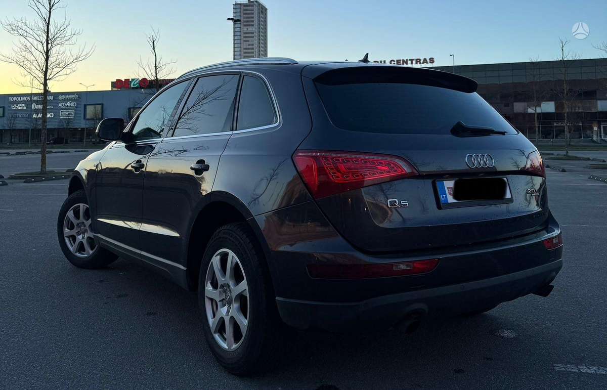 Audi Q5, 2.0 l., off-road / crossover