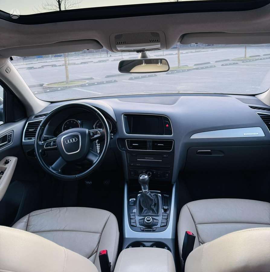 Audi Q5, 2.0 l., off-road / crossover