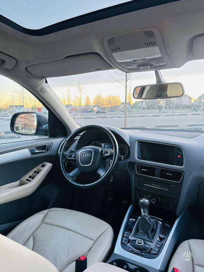 Audi Q5, 2.0 l., off-road / crossover