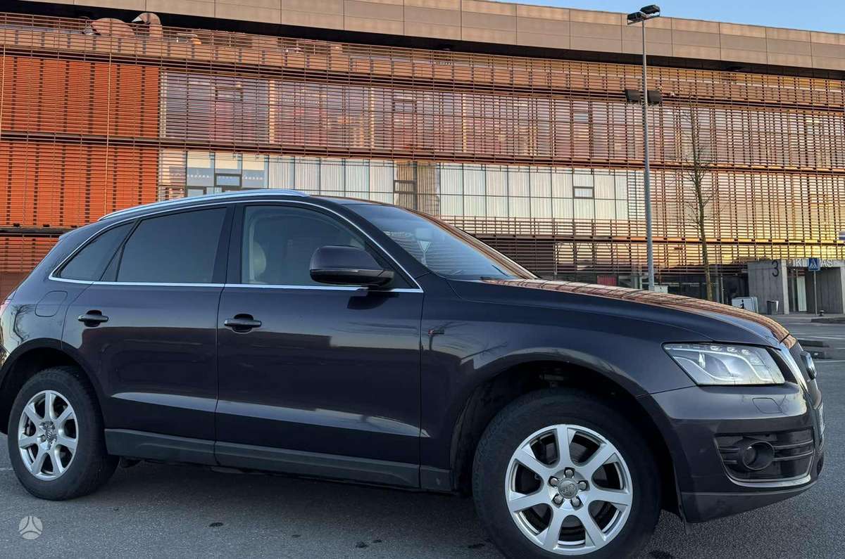 Audi Q5, 2.0 l., off-road / crossover
