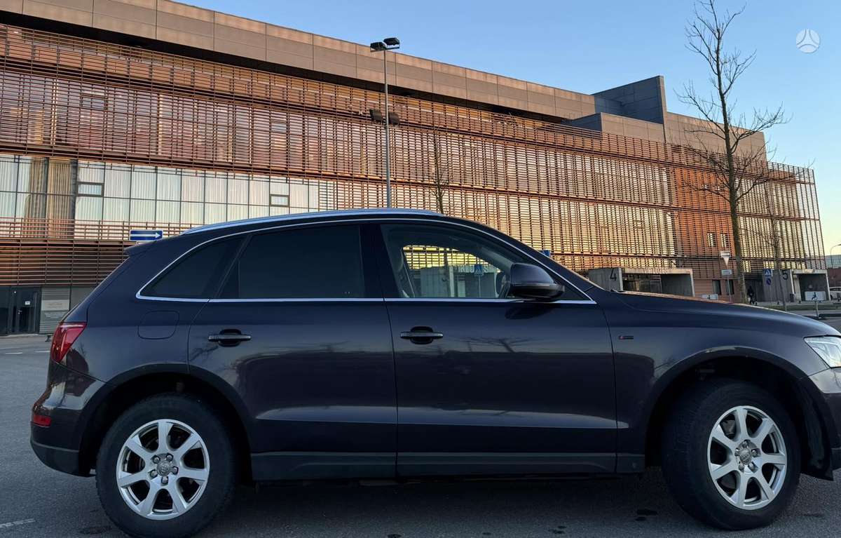 Audi Q5, 2.0 l., off-road / crossover