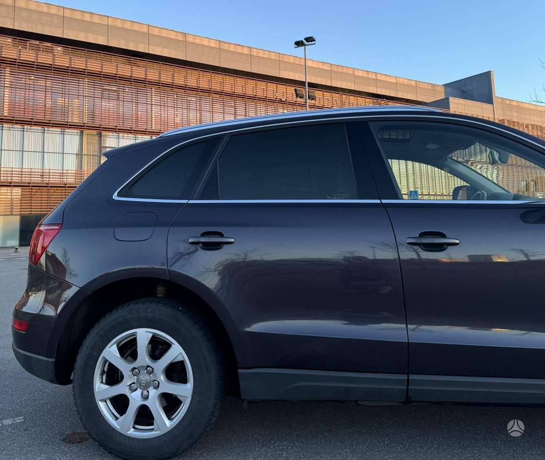 Audi Q5, 2.0 l., off-road / crossover