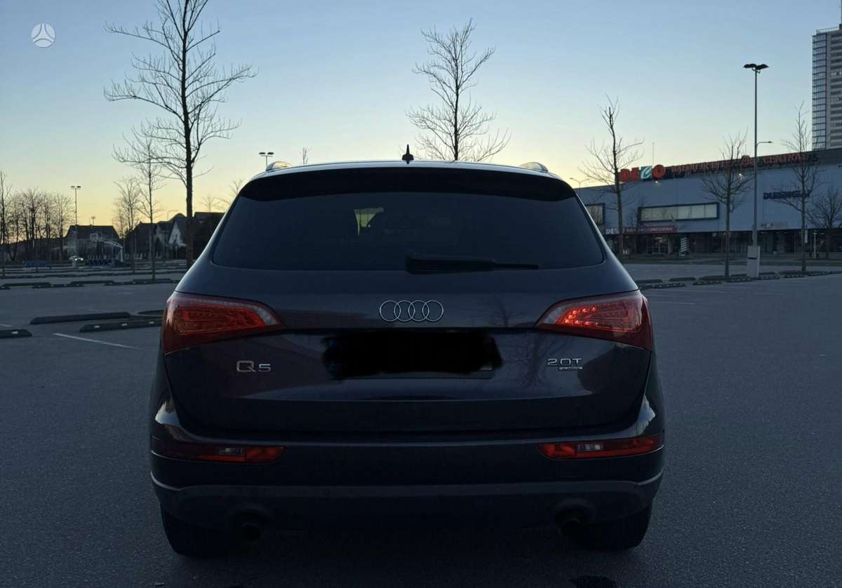 Audi Q5, 2.0 l., off-road / crossover