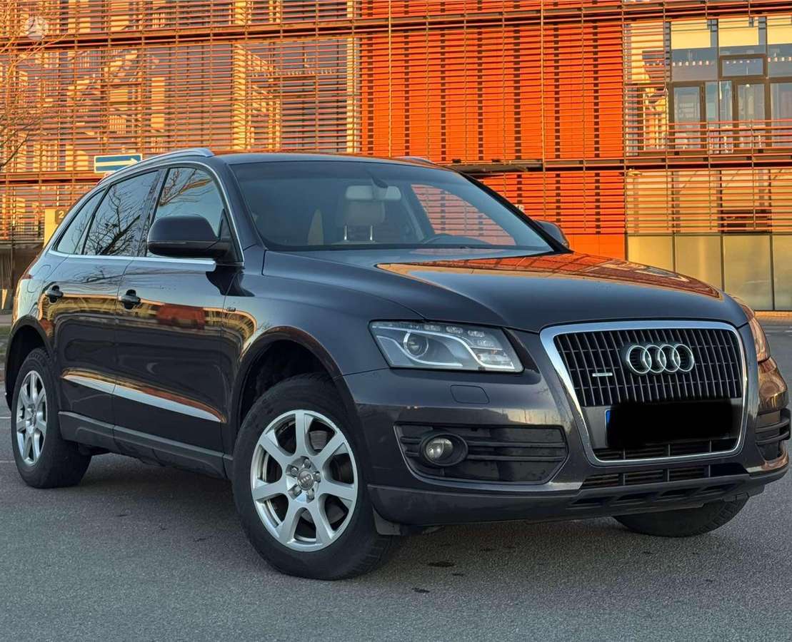 Audi Q5, 2.0 l., off-road / crossover