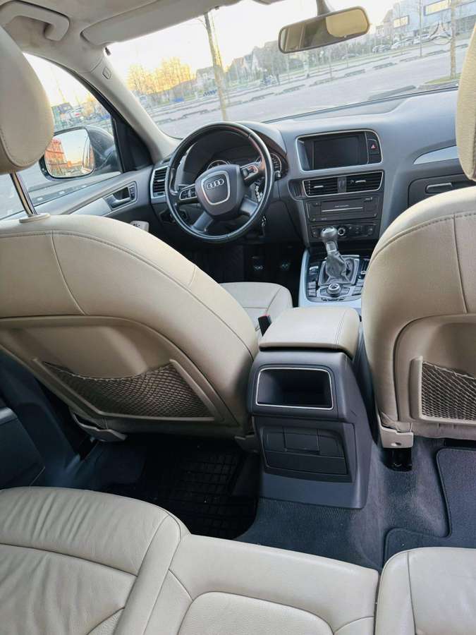 Audi Q5, 2.0 l., off-road / crossover