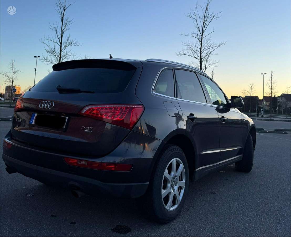Audi Q5, 2.0 l., off-road / crossover