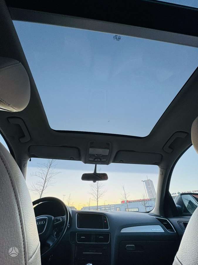 Audi Q5, 2.0 l., off-road / crossover