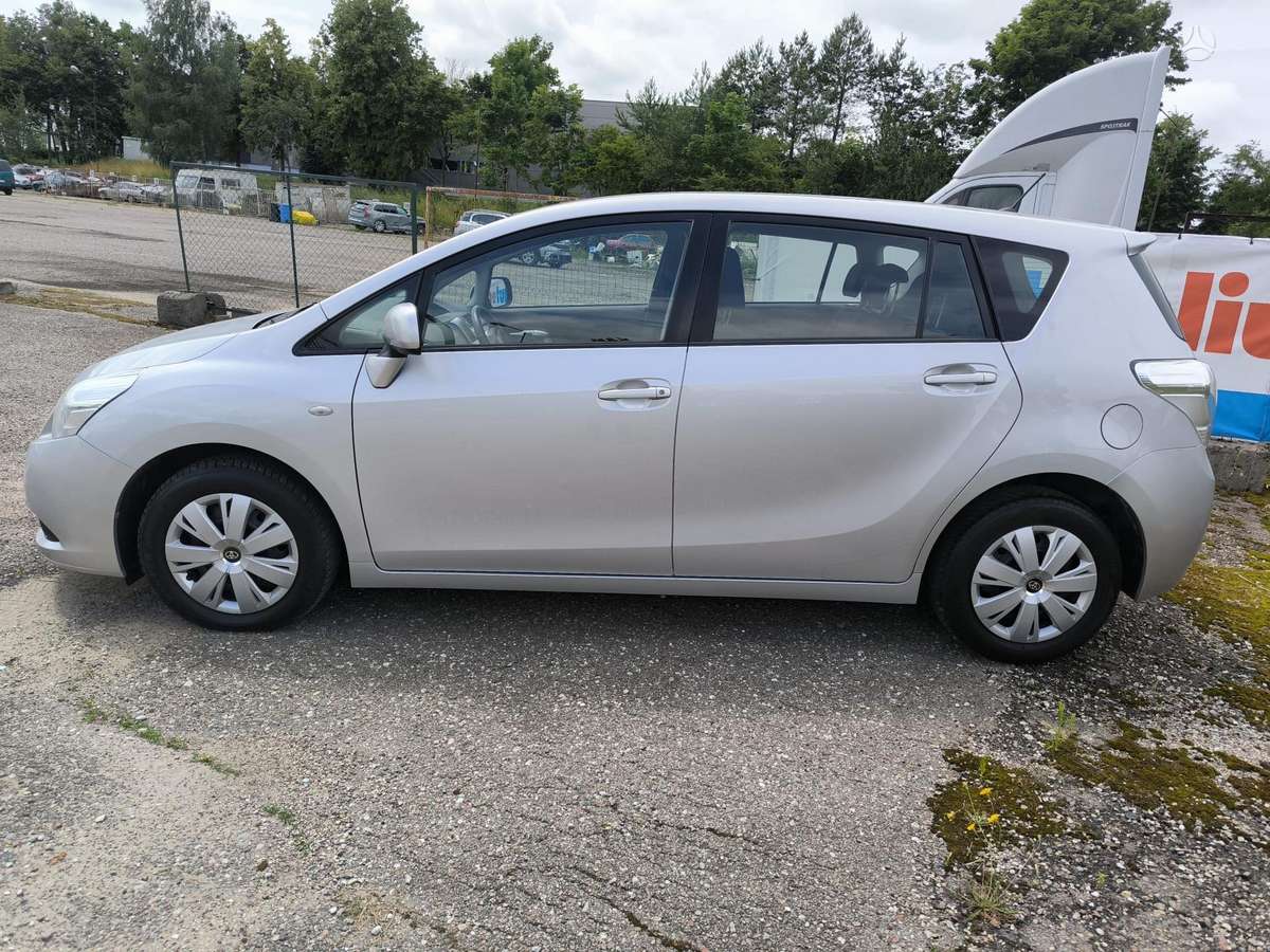 Toyota Corolla Verso - 3