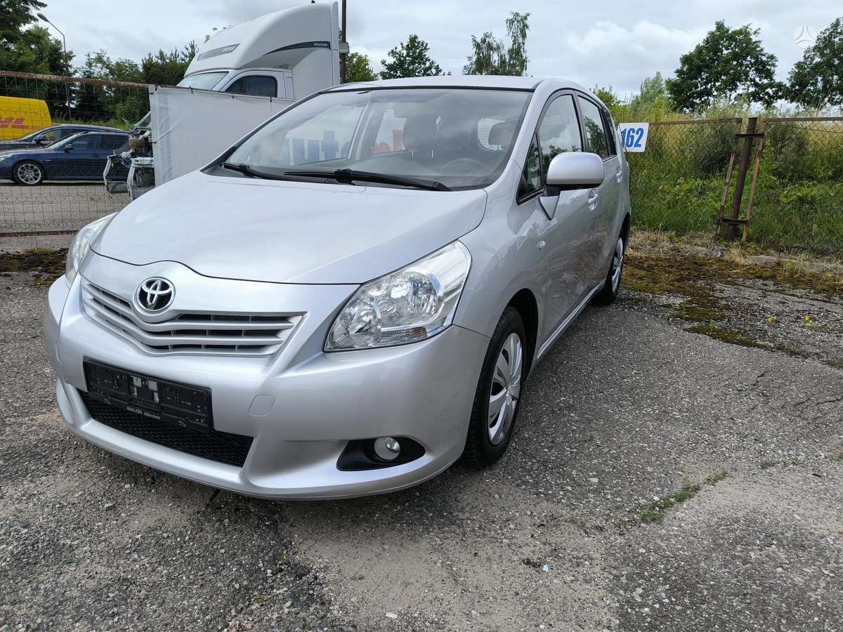 Toyota Corolla Verso - 5