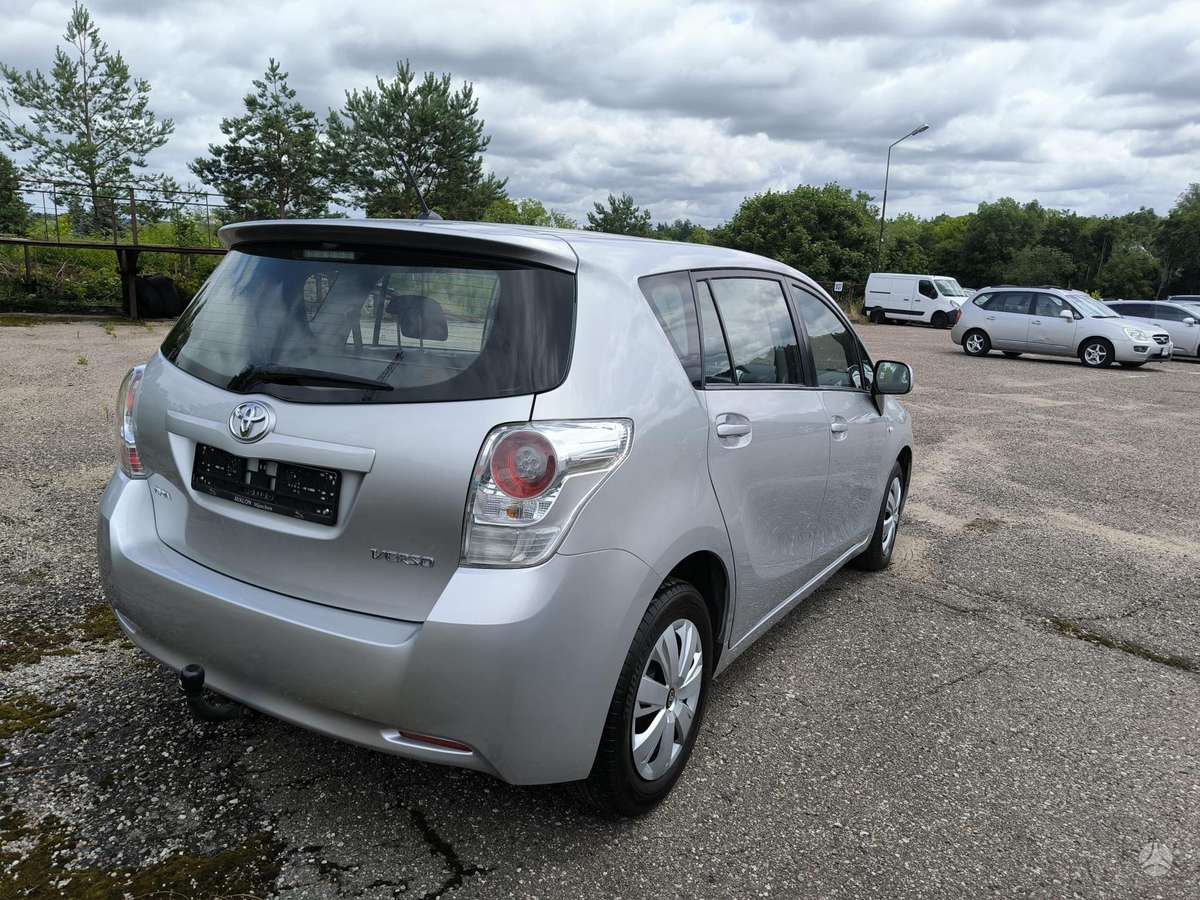 Toyota Corolla Verso - 8
