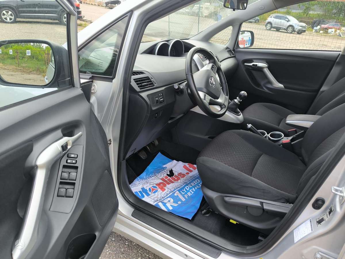 Toyota Corolla Verso - 11