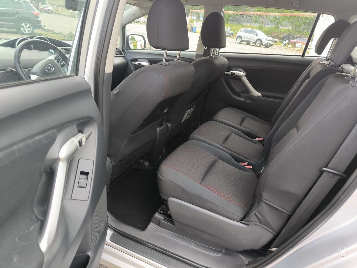 Toyota Corolla Verso - 12
