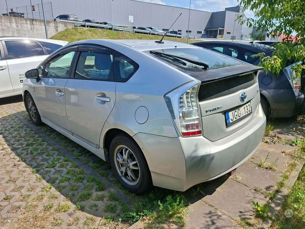 Toyota Prius - 4