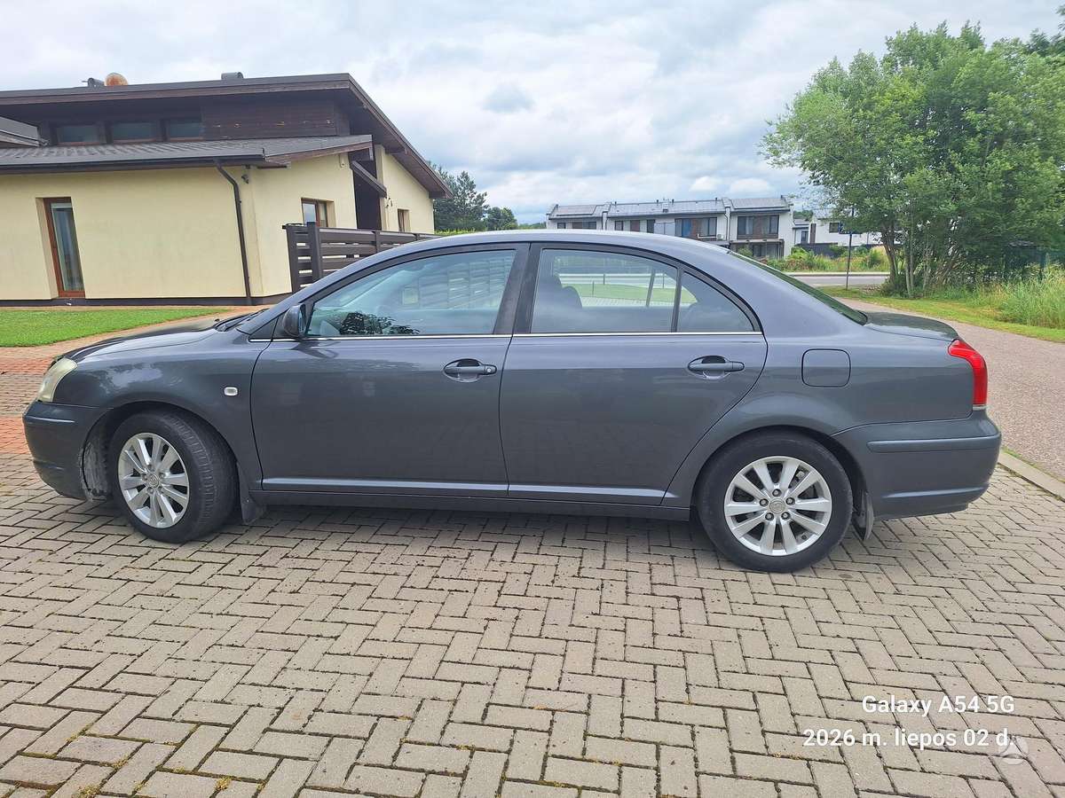 Toyota Avensis - 1