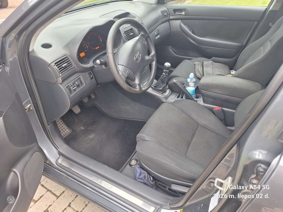 Toyota Avensis - 2