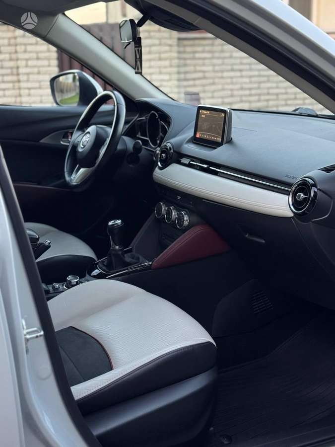 Mazda CX-3, 1.5 l., Хэтчбек