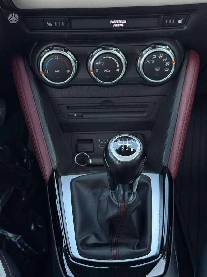 Mazda CX-3, 1.5 l., Хэтчбек