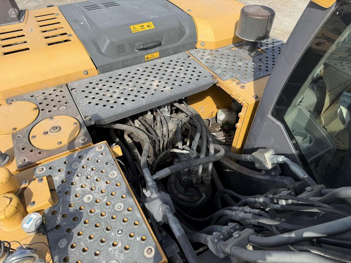 Volvo EC220 DL, ekskavatoriai