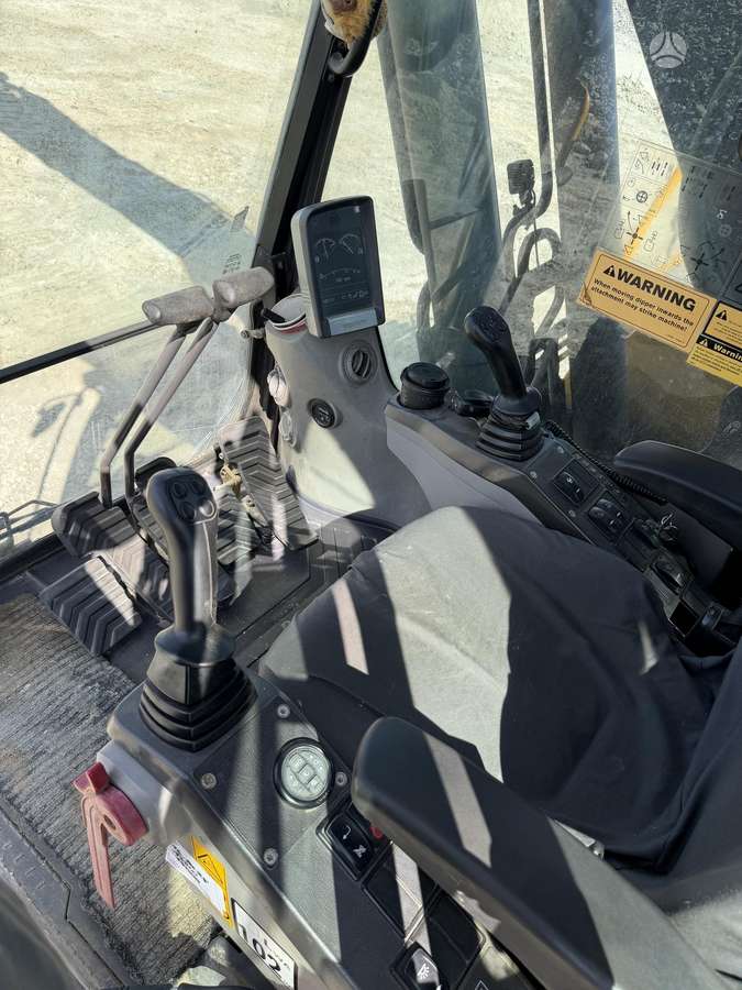 Volvo EC220 DL, excavator