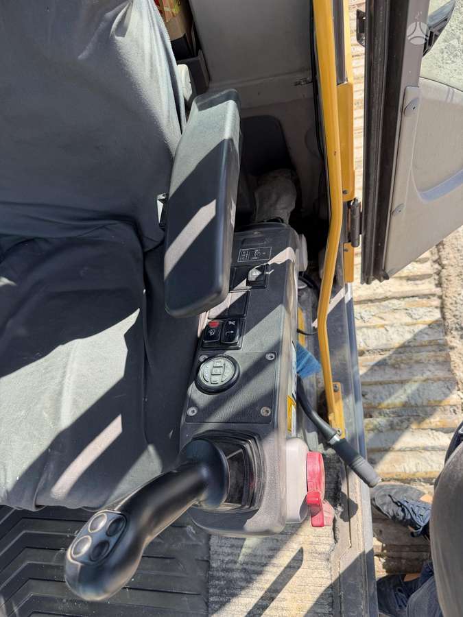 Volvo EC220 DL, экскаваторы