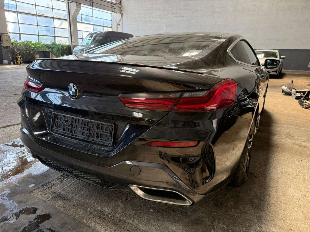 BMW M850 Bmw m850 dalimis
