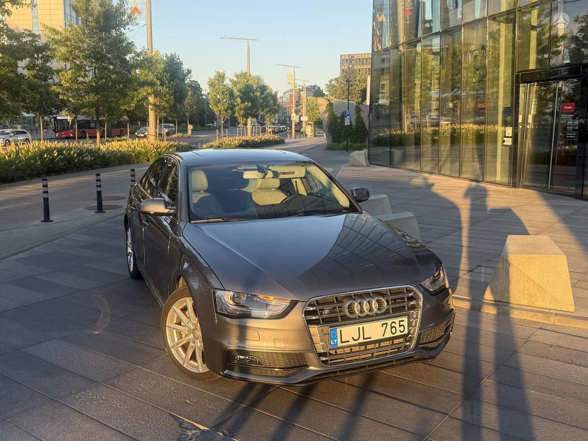 Audi A4, 2.0 l., saloon / sedan