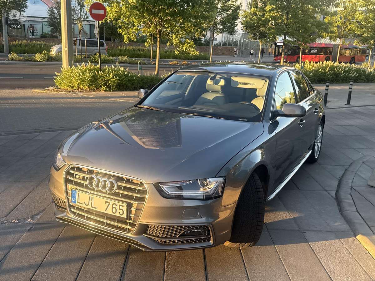 Audi A4, 2.0 l., saloon / sedan
