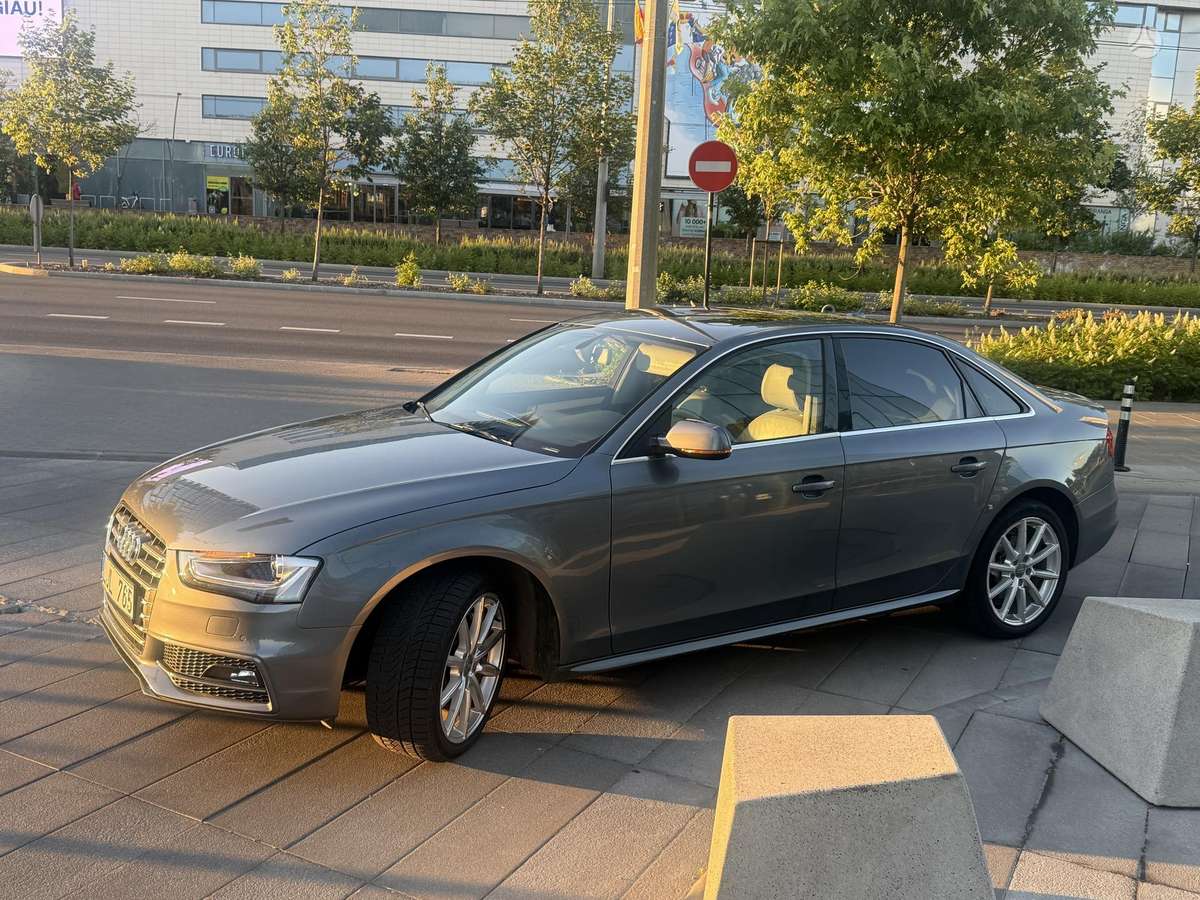 Audi A4, 2.0 l., saloon / sedan