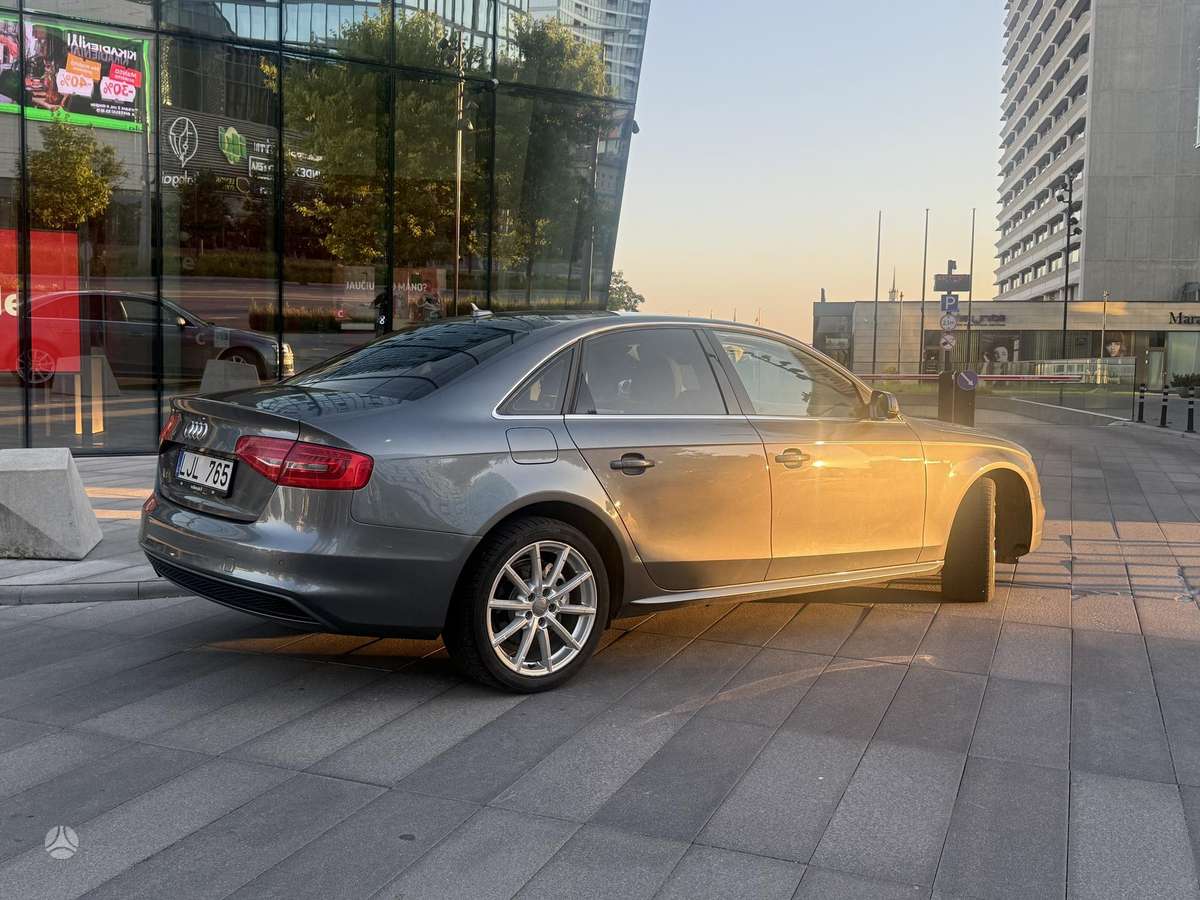 Audi A4, 2.0 l., saloon / sedan