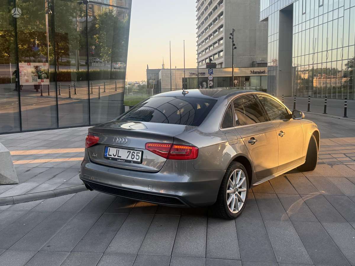 Audi A4, 2.0 l., Седан