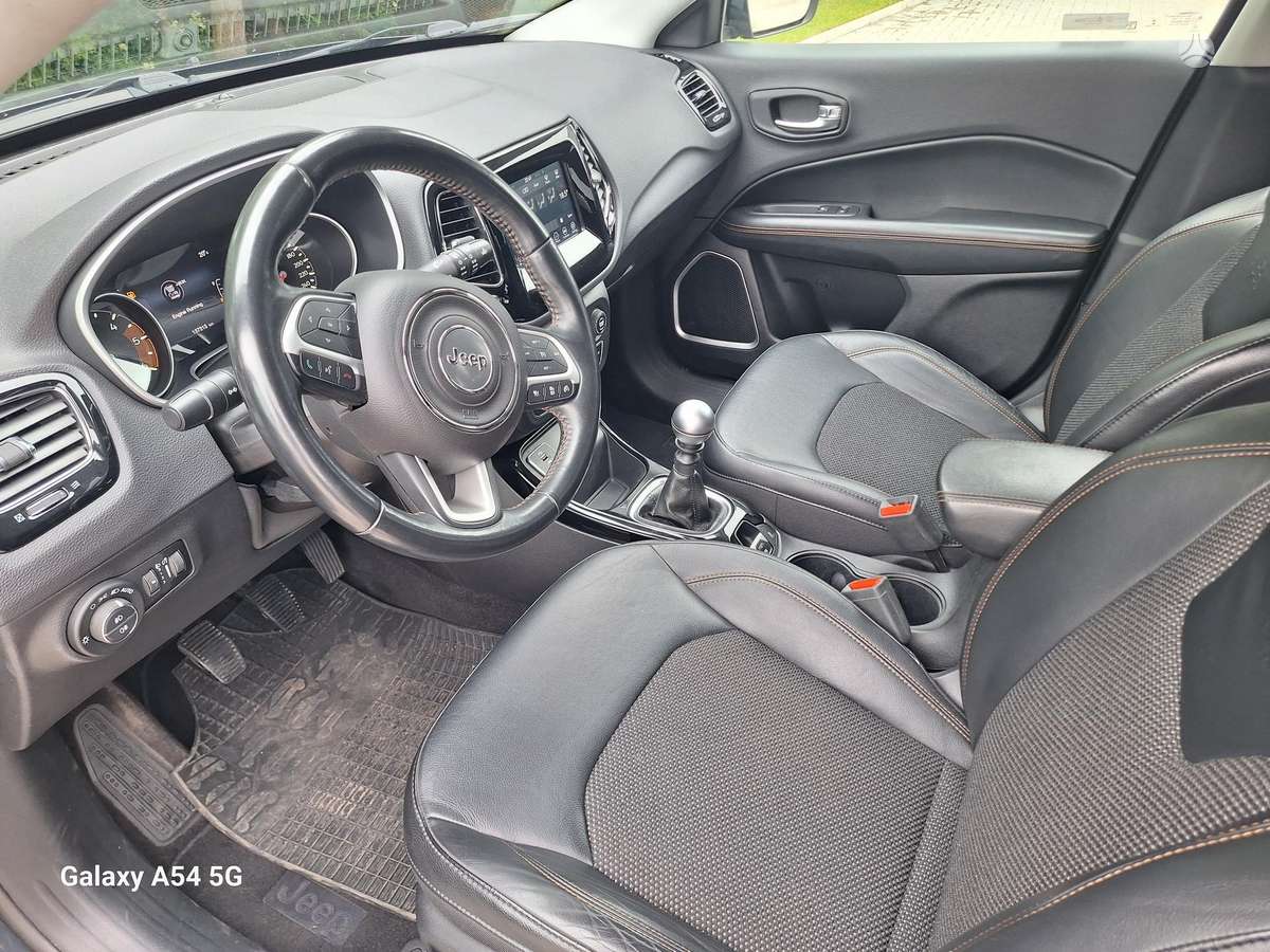 Jeep Compass, 1.6 l., off-road / crossover