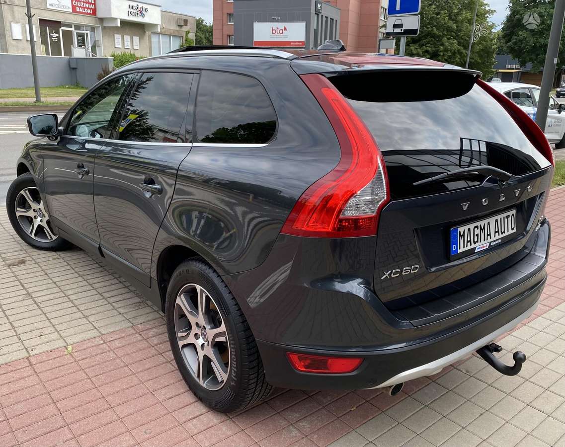Volvo XC60, 2.4 l., off-road / crossover