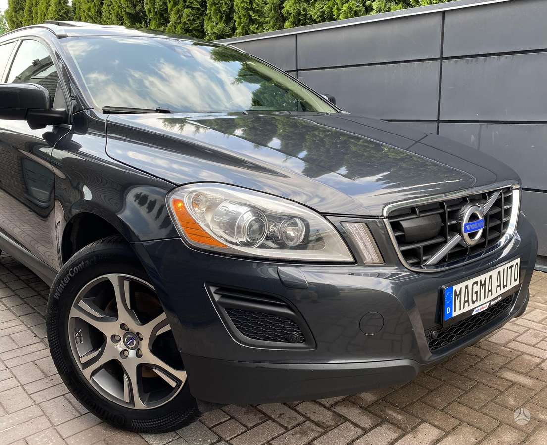 Volvo XC60, 2.4 l., off-road / crossover