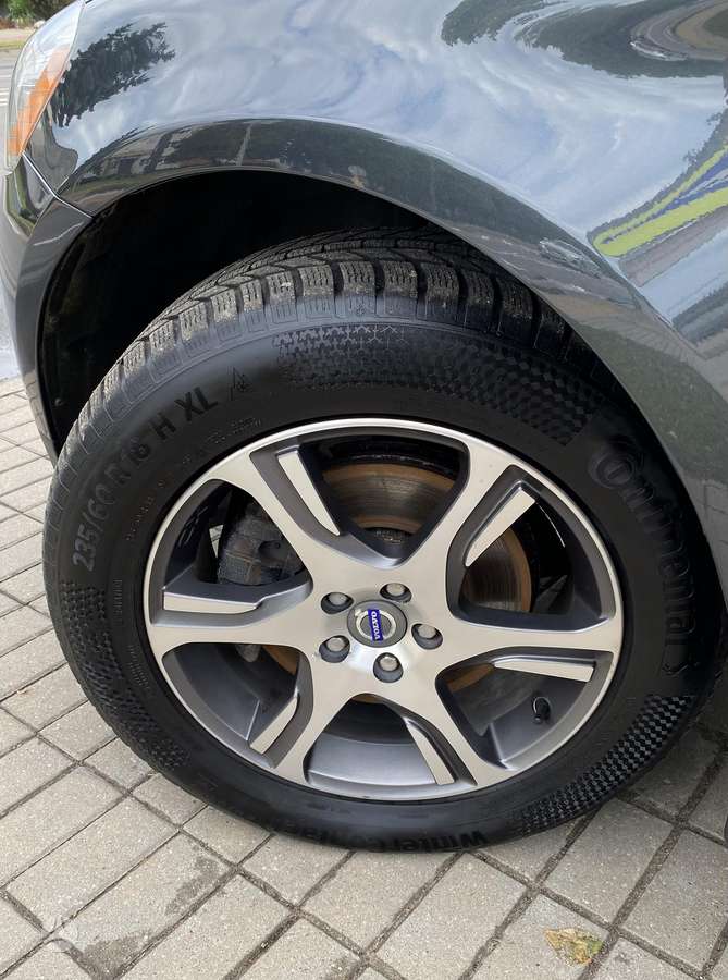Volvo XC60, 2.4 l., off-road / crossover
