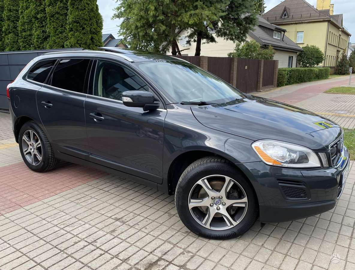 Volvo XC60, 2.4 l., off-road / crossover