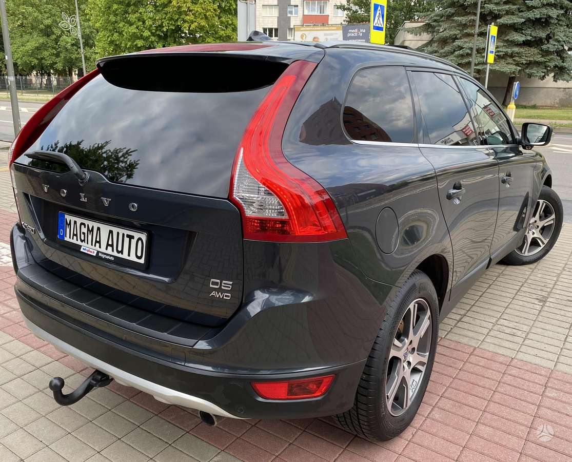 Volvo XC60, 2.4 l., off-road / crossover