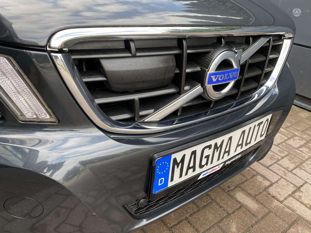 Volvo XC60, 2.4 l., off-road / crossover