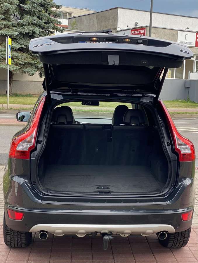 Volvo XC60, 2.4 l., off-road / crossover