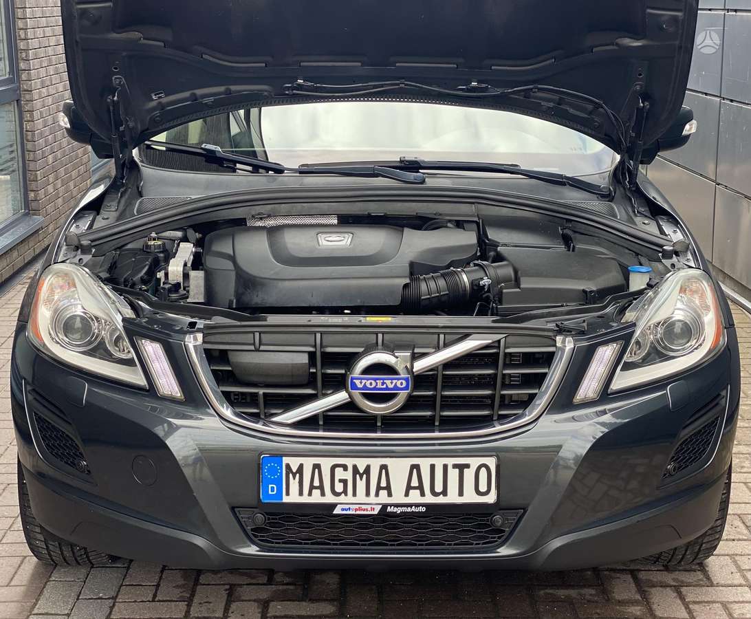 Volvo XC60, 2.4 l., off-road / crossover