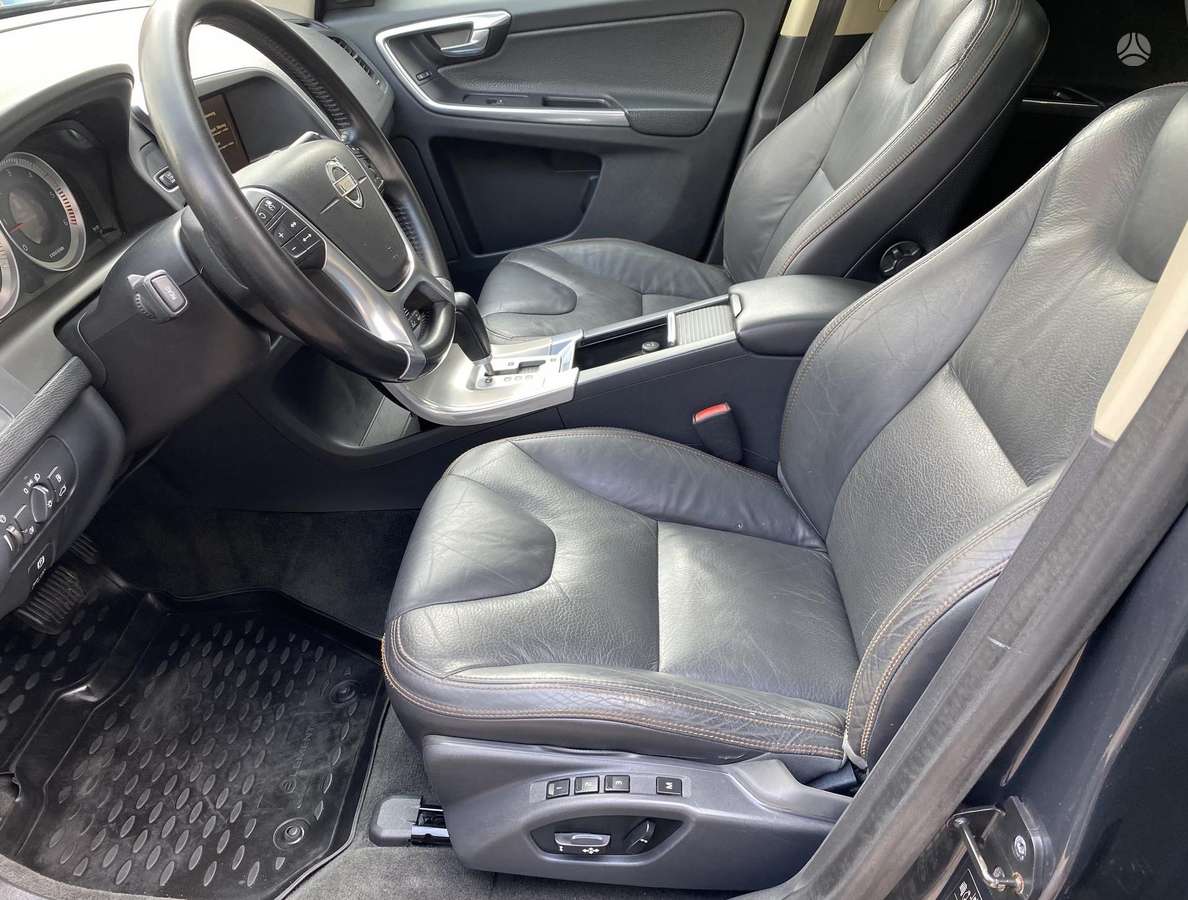 Volvo XC60, 2.4 l., off-road / crossover