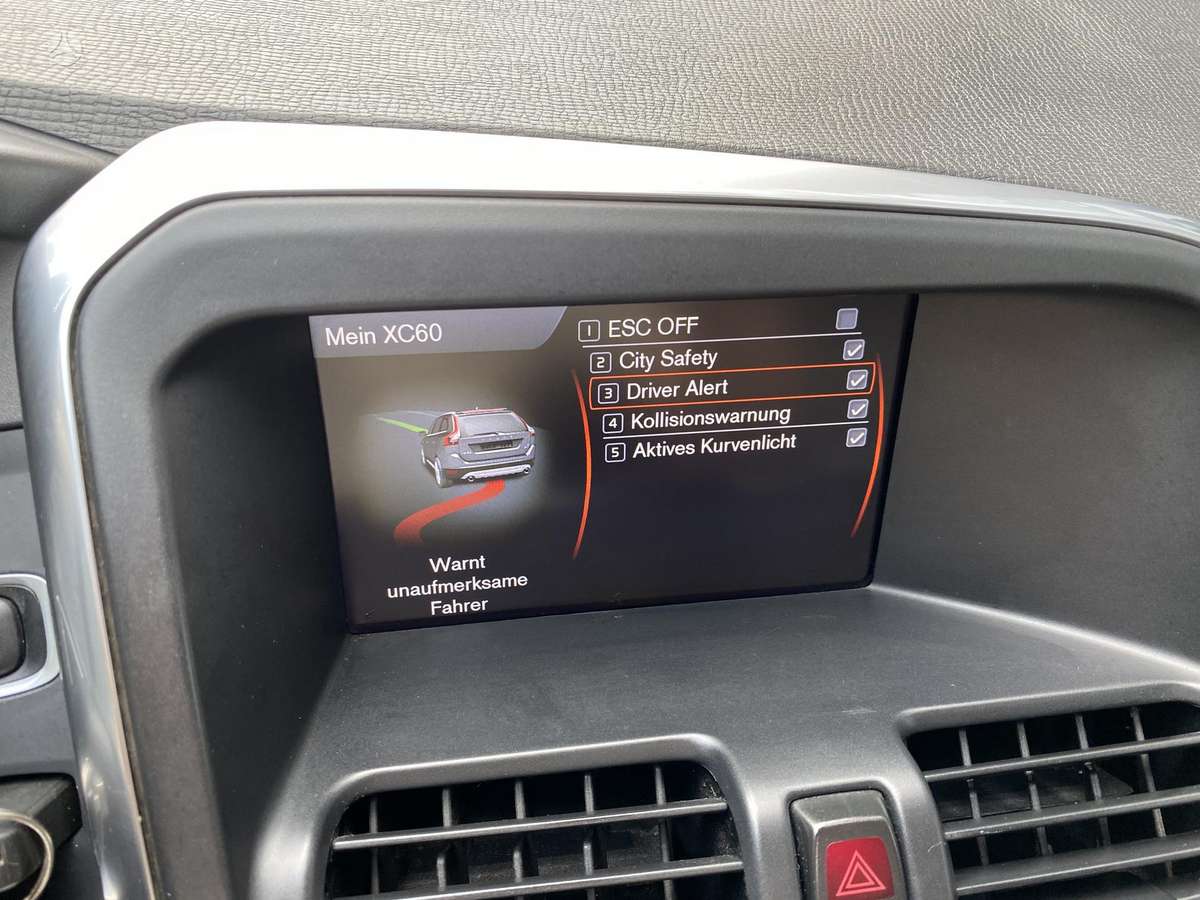 Volvo XC60, 2.4 l., off-road / crossover