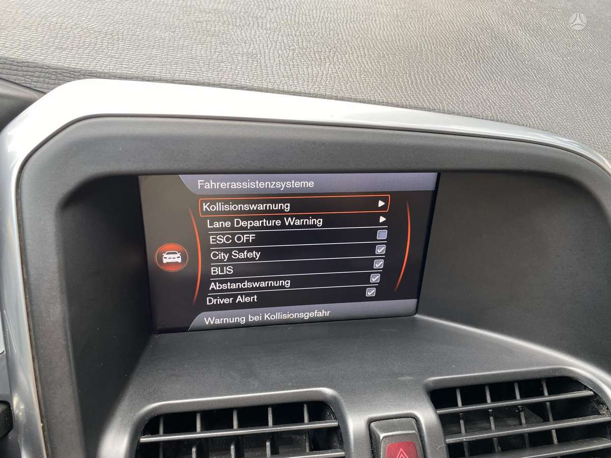 Volvo XC60, 2.4 l., off-road / crossover