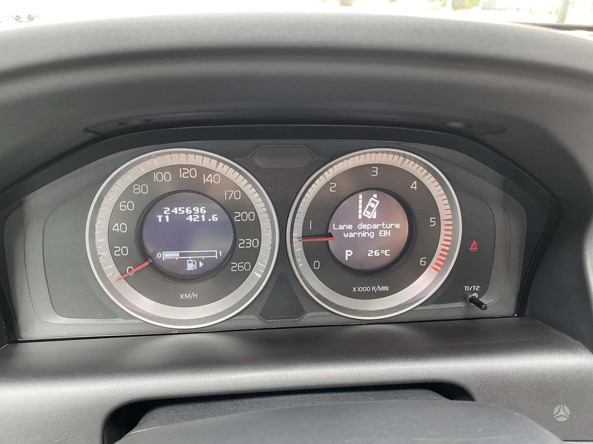 Volvo XC60, 2.4 l., off-road / crossover