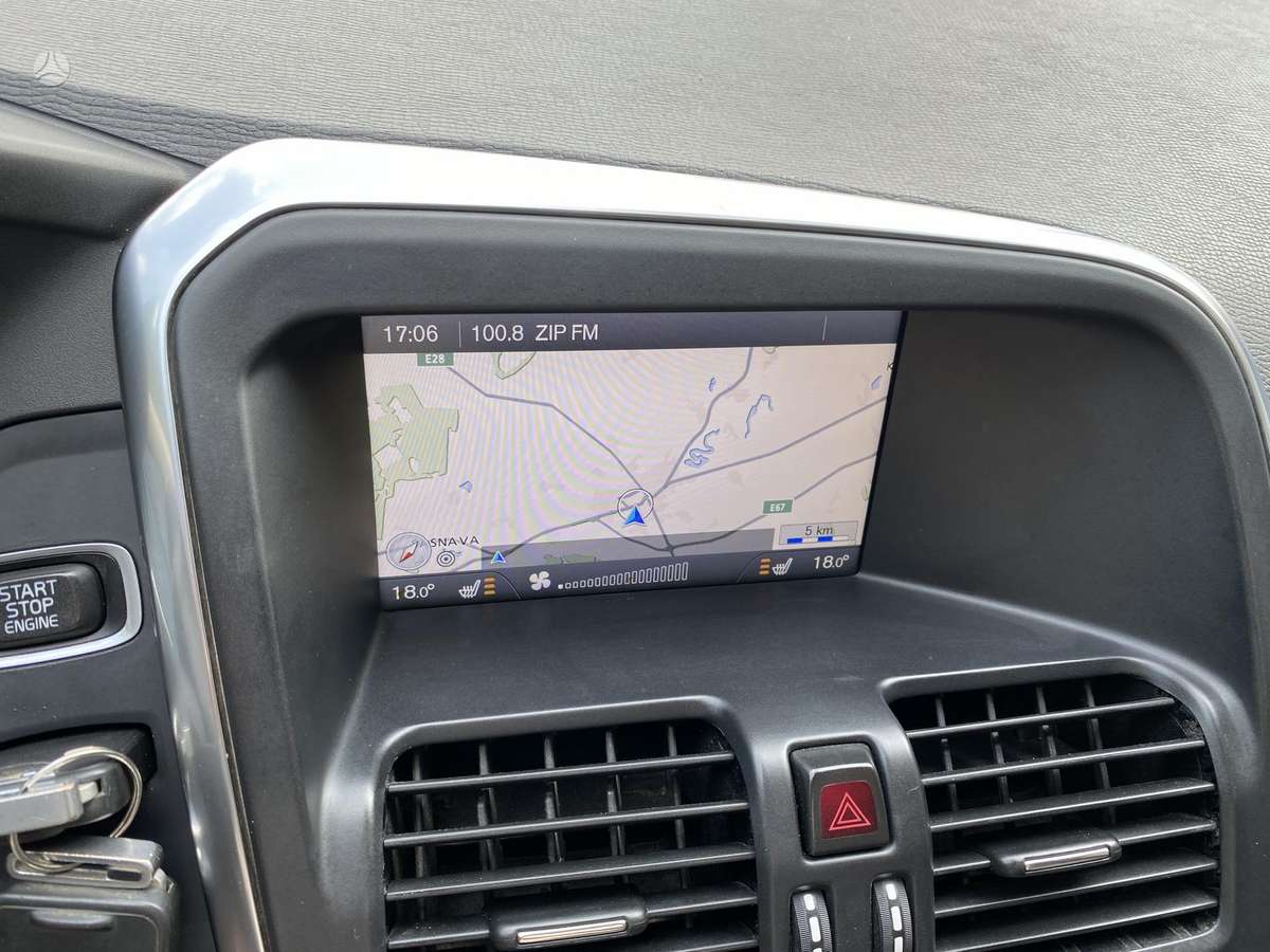 Volvo XC60, 2.4 l., off-road / crossover