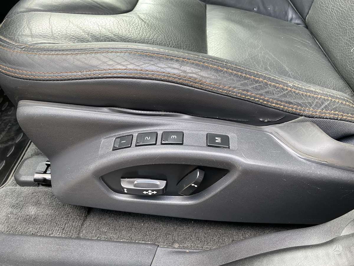 Volvo XC60, 2.4 l., off-road / crossover