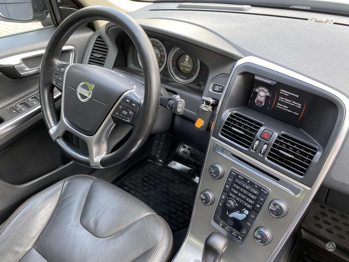 Volvo XC60, 2.4 l., off-road / crossover
