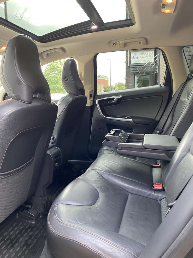 Volvo XC60, 2.4 l., off-road / crossover
