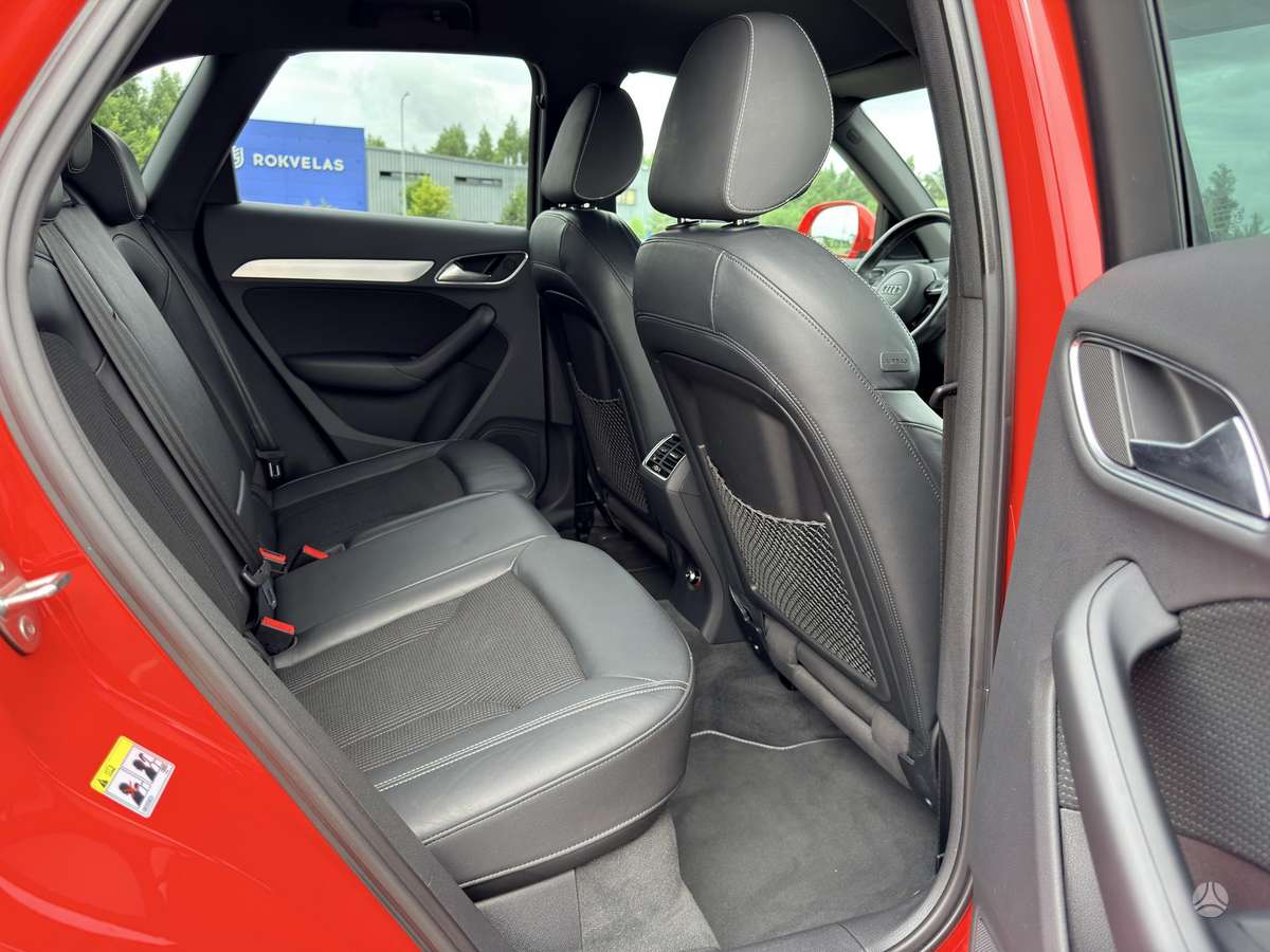 Audi Q3, 2.0 l., Минивэн