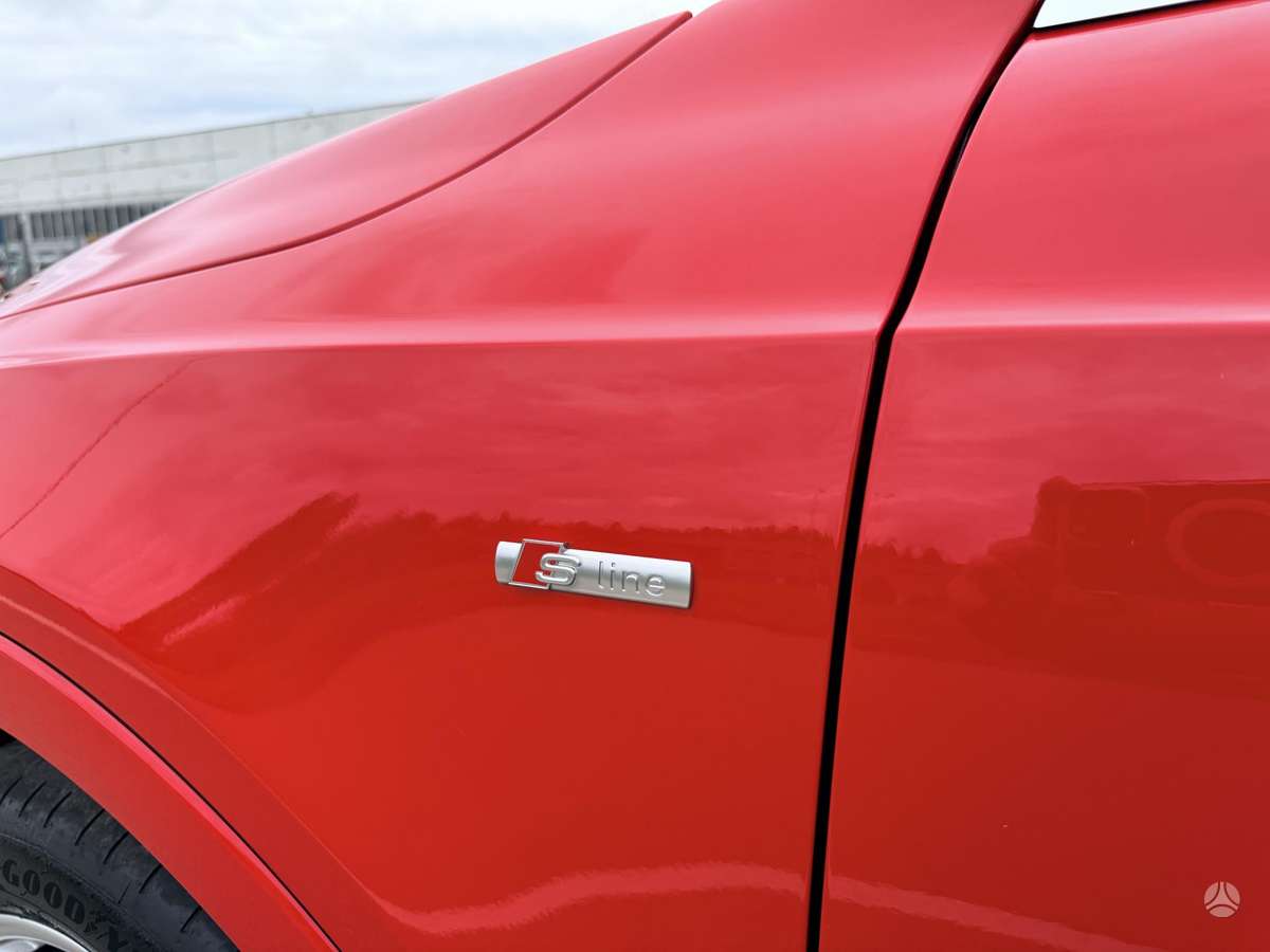 Audi Q3, 2.0 l., Минивэн